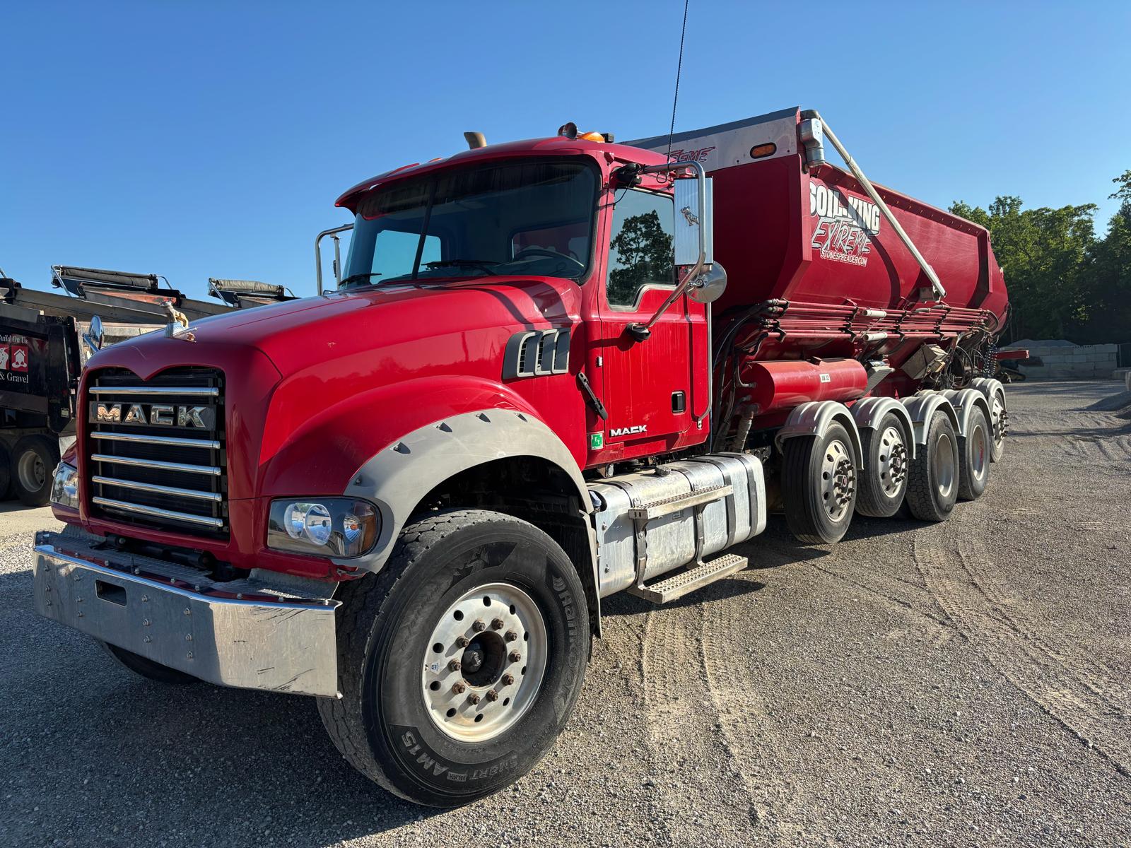 2016 Mack GU713 w/SoilKing Extreme